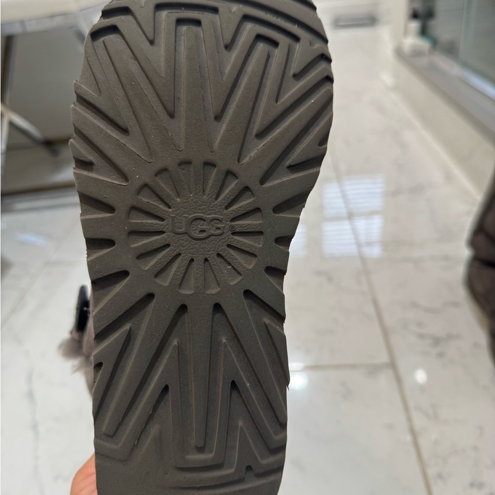 UGG Bailey Button Triplet II Boot - Picture 6 of 12